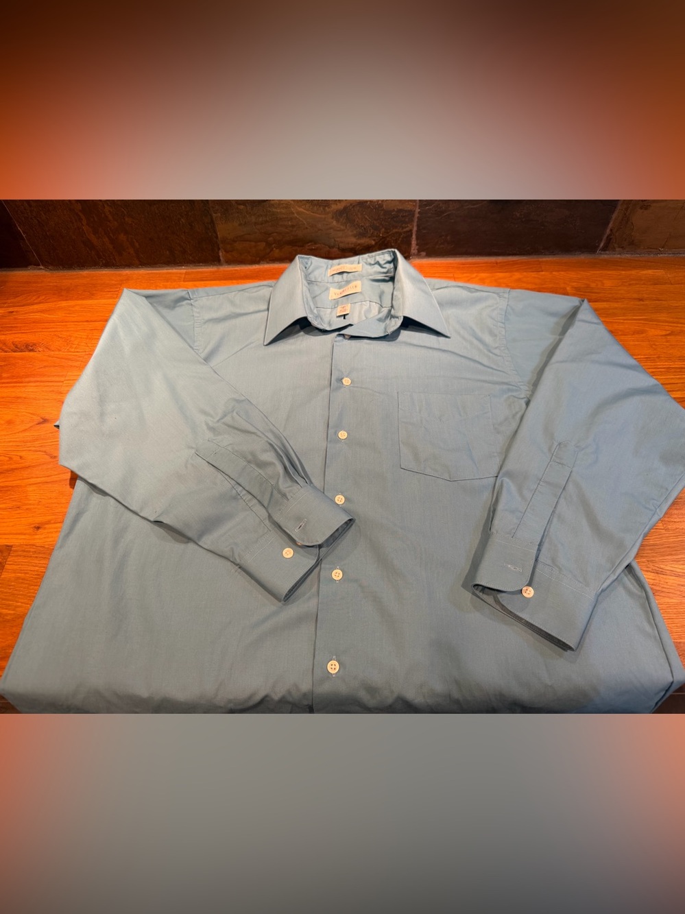 Van Heusen Men's Blue Dress Shirt - Point Collar. Size 17 32/33 X-Large (0039)